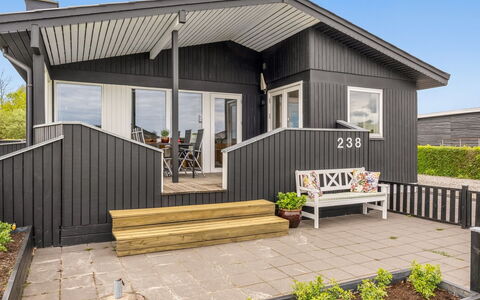 Danail - 250M from the Sea: Holz, Abstellgleis, Dach, Zuhause, Veranda, Hütte, Deck, Planke, Hartholz, Schatten