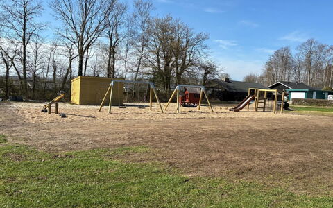 Danail - 250M from the Sea: Baum, Spielmittel, Öffentlicher Raum, Einfach, Spielplatz Rutsche, Grundstueck, Menschliche Siedlung, Park, Spielplatz, Boden