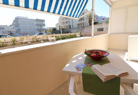 Alice: Wohnung, Möbel, Gartenmöbel, Balkon, Stuhl, Eigentumswohnung, Schatten, Markise, Zimmerpflanze