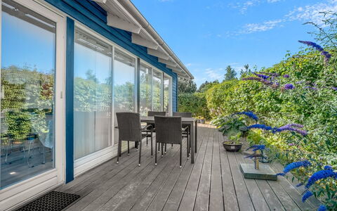 Safina - 1Km from the Sea: Holz, Veranda, Deck, Holzboden, Hartholz, Schatten, Eco Hotel, Gartenmöbel, Stuhl, Balkon