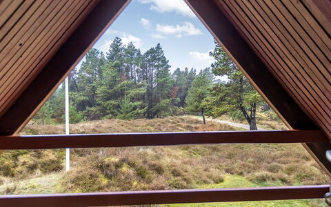 Evelyn - 2.8Km from the Sea: Möbel, Holz, Interior Design, Flooring, Fussboden, Stuhl, Zimmer, Decke, Wohnzimmer, Wohnung