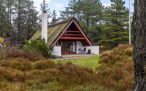 Evelyn - 2.8Km from the Sea: Möbel, Holz, Interior Design, Flooring, Fussboden, Stuhl, Zimmer, Decke, Wohnzimmer, Wohnung