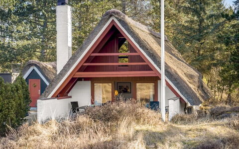 Evelyn - 2.8Km from the Sea: Möbel, Holz, Interior Design, Flooring, Fussboden, Stuhl, Zimmer, Decke, Wohnzimmer, Wohnung
