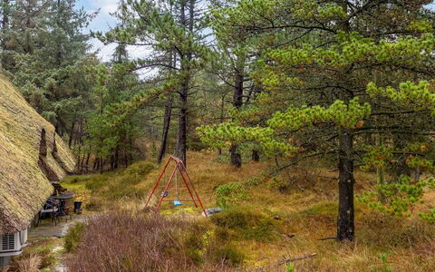 Evelyn - 2.8Km from the Sea: Möbel, Holz, Interior Design, Flooring, Fussboden, Stuhl, Zimmer, Decke, Wohnzimmer, Wohnung