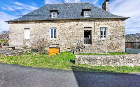 Gîte Saint Sauveur: Gebäude, Daytime, Wolkenkratzer, Metropolitan Area, Stadt, Wohnung, Stadtgebiet, Die Architektur, Eigentumswohnung