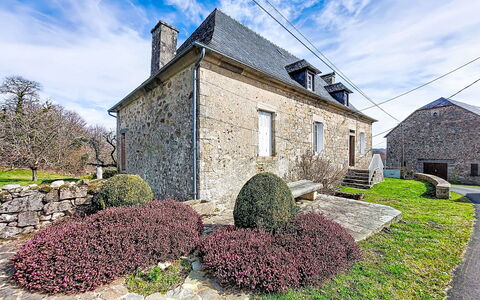 Gîte Saint Sauveur: Gebäude, Daytime, Wolkenkratzer, Metropolitan Area, Stadt, Wohnung, Stadtgebiet, Die Architektur, Eigentumswohnung