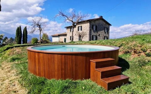 Il Colle di Tiglio: Schwimmbad, Holzbeize, Garten, Landscaping, Garten, Estate, Hinterhof, Water Feature, Hartholz