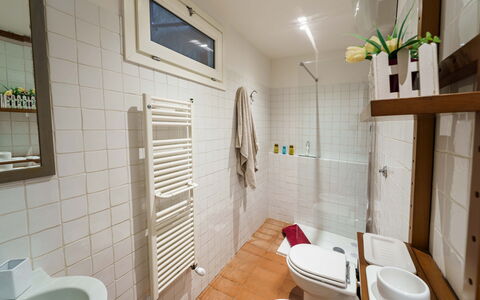 Le Loggine del Pignatello Apartment, Siena City: Flooring, Fussboden, Interior Design, Armatur, Toilleten Sitz, Badezimmer, Toilette, Zimmer, Installation, Zapfhahn