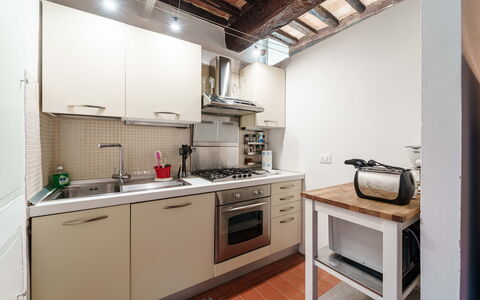 Le Loggine del Pignatello Apartment, Siena City: Küchengerät, Küche, Countertop, Major Appliance, Cabinetry, Herd, Haushaltsgerät, Herd, Spüle, Interior Design