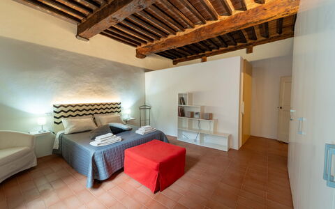 Le Loggine del Pignatello Apartment, Siena City: Flooring, Fussboden, Interior Design, Decke, Schlafzimmer, Möbel, Zuhause, Zimmer, Bett, Wohnung