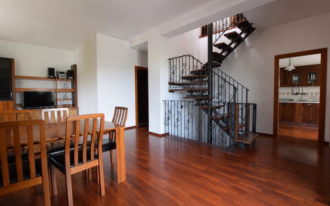 Villa Margi: Flooring, Fussboden, Interior Design, Holzboden, Holz, Zimmer, Laminatboden, Decke, Zuhause, Hartholz