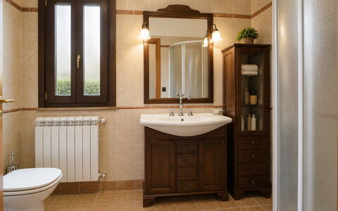 Villa Margi: Bad Sink, Interior Design, Flooring, Möbel, Armatur, Sinken, Holz, Fussboden, Badezimmerschrank, Spiegel