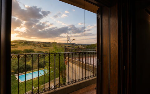 Villa Margi: Dämmerung, Abend, Sonnenuntergang, Balkon, Sonnenaufgang, Bettrahmen, Bedding, Schlafzimmer, Bett