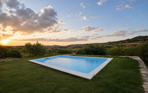 Villa Margi: Blau, Schwimmbad, Bauernhaus