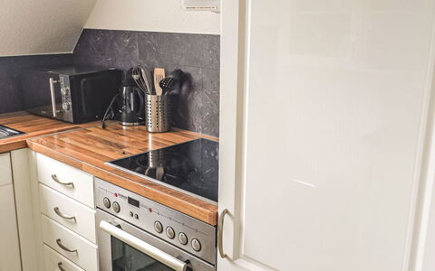 Breite Straße: Küche, Flooring, Cabinetry, Holz, Countertop, Küchengerät, Interior Design, Major Appliance, Fussboden, Zuhause