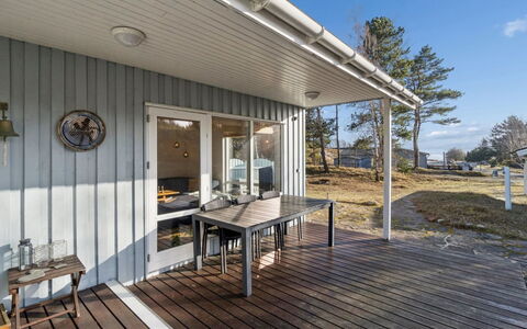 Adde - 150M from the Sea: Holz, Tür, Zuhause, Verbundwerkstoff, Abstellgleis, Planke, Hütte, Hartholz, Deck, Veranda