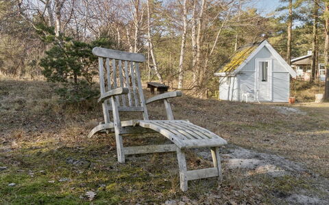 Adde - 150M from the Sea: Holz, Möbel, Gartenmöbel, Hütte, Zweig, Hinterhof, Garten, Garten, Stuhl, Rasen