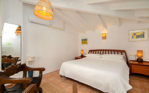 Mi Ami: Möbel, Wand, Fussboden, Interior Design, Holz, Flooring, Decke, Bett, Schlafzimmer, Zuhause