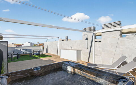 Azure Terras Private Rooftop Spa: Verbundwerkstoff, Schwimmbad, Hotel, Resort, Armatur, Fliese, Penthouse, Aluminium