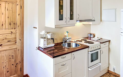 Mjølkerommet: Cabinetry, Küche, Küchengerät, Möbel, Countertop, Major Appliance, Holz, Interior Design, Flooring, Sinken