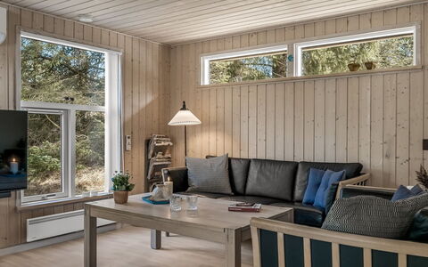 Ayen - 1.2Km from the Sea: Möbel, Holz, Interior Design, Flooring, Fussboden, Stuhl, Zimmer, Decke, Wohnzimmer, Wohnung