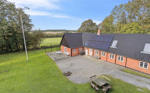 Sigbritt - 3.7Km from the Sea: Möbel, Holz, Interior Design, Flooring, Fussboden, Stuhl, Zimmer, Decke, Wohnzimmer, Wohnung