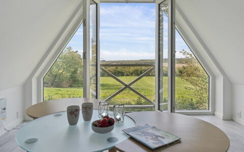 Sigbritt - 3.7Km from the Sea: Möbel, Holz, Interior Design, Flooring, Fussboden, Stuhl, Zimmer, Decke, Wohnzimmer, Wohnung