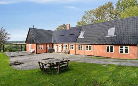 Sigbritt - 3.7Km from the Sea: Möbel, Holz, Interior Design, Flooring, Fussboden, Stuhl, Zimmer, Decke, Wohnzimmer, Wohnung