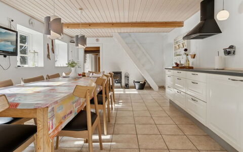 Sigbritt - 3.7Km from the Sea: Flooring, Interior Design, Fussboden, Holz, Möbel, Decke, Holzboden, Küche & Esszimmer Tisch, Küche, Countertop