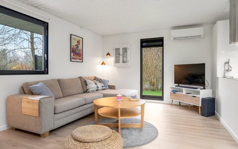 Arild - 700M from the Sea: Möbel, Holz, Interior Design, Flooring, Fussboden, Stuhl, Zimmer, Decke, Wohnzimmer, Wohnung