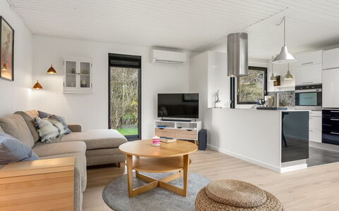 Arild - 700M from the Sea: Möbel, Holz, Interior Design, Flooring, Fussboden, Stuhl, Zimmer, Decke, Wohnzimmer, Wohnung