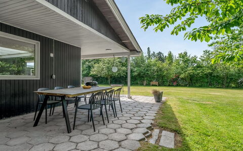 Arild - 700M from the Sea: Ground, Garten, Schatten, Rasen, Landscaping, Hinterhof, Estate, Garten, Bauernhaus, Gartenbauten
