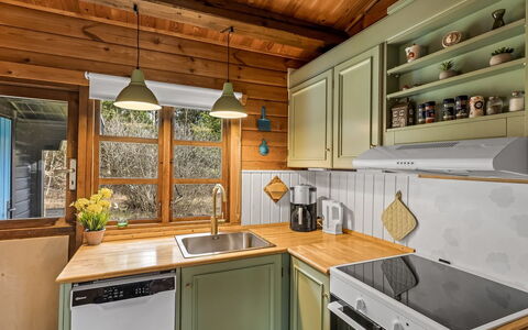 Aksinja - 500M from the Sea: Küche, Holz, Interior Design, Möbel, Countertop, Cabinetry, Küchengerät, Decke, Flooring, Major Appliance