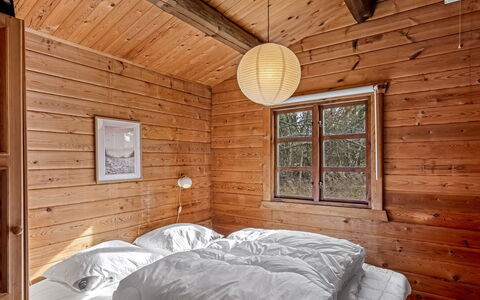 Aksinja - 500M from the Sea: Holz, Schlafzimmer, Decke, Hartholz, Zuhause, Bett, Blockhaus, Holzbeize, Hütte, Möbel