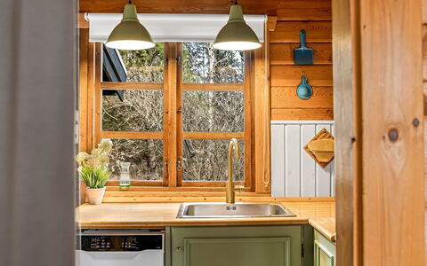 Aksinja - 500M from the Sea: Interior Design, Küche, Flooring, Holz, Möbel, Countertop, Decke, Cabinetry, Fussboden, Küchengerät