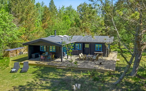 Aksinja - 500M from the Sea: Möbel, Holz, Interior Design, Flooring, Fussboden, Stuhl, Zimmer, Decke, Wohnzimmer, Wohnung