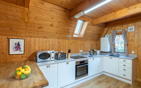 Birch Rowan Combi: Holz, Küche, Major Appliance, Countertop, Küchengerät, Holzbeize, Cabinetry, Hütte, Hartholz, Sinken