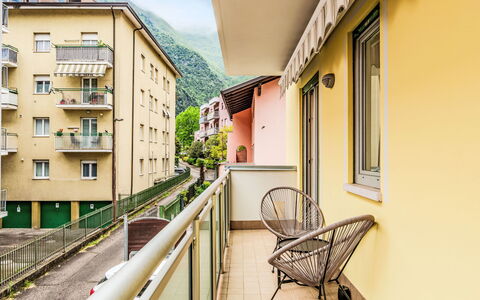 Family and Friends: Wohnung, Decke, Balkon, Hotel