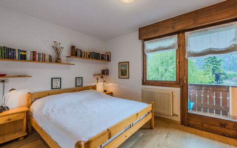 Ginepro: Bett, Möbel, Interior Design, Schlafzimmer, Zimmer, Holz, Flooring, Decke, Fussboden, Bedding