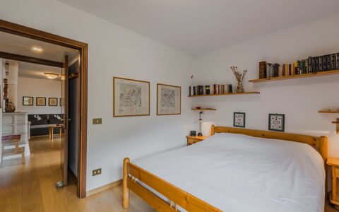 Ginepro: Möbel, Interior Design, Bett, Flooring, Wand, Fussboden, Schlafzimmer, Holz, Zimmer, Decke