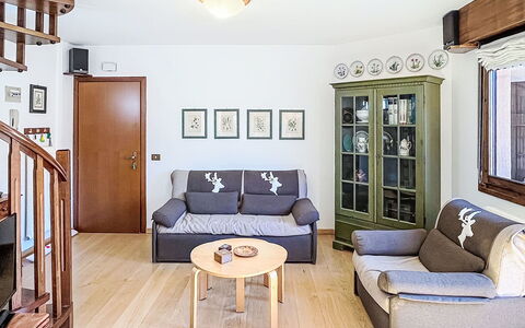 Ginepro: Möbel, Interior Design, Flooring, Fussboden, Holz, Couch, Zimmer, Decke, Wohnzimmer, Tabelle
