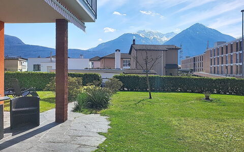 Sailor'S Home: Gebirge, Rasen, Garten, Schatten, Grat, Garten, Landscaping, Gipfel, Alpen, Hecke
