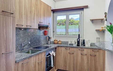 Sailor'S Home: Küche, Küchengerät, Countertop, Major Appliance, Cabinetry, Spüle, Holz, Haushaltsgerät, Möbel, Interior Design