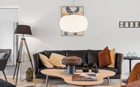 Grette - 600M from the Sea: Möbel, Interior Design, Flooring, Fussboden, Beleuchtung, Wohnzimmer, Zuhause, Light Fixture, Zimmer, Lampe