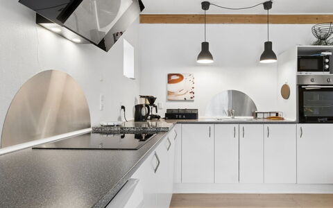 Grette - 600M from the Sea: Küche, Countertop, Küchengerät, Interior Design, Light Fixture, Major Appliance, Decke, Herd, Haushaltsgerät, Flooring