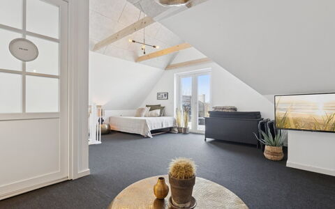 Strandulf - 1Km from the Sea: Möbel, Holz, Interior Design, Flooring, Fussboden, Stuhl, Zimmer, Decke, Wohnzimmer, Wohnung