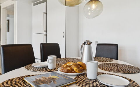 Strandulf - 1Km from the Sea: Möbel, Holz, Interior Design, Flooring, Fussboden, Stuhl, Zimmer, Decke, Wohnzimmer, Wohnung