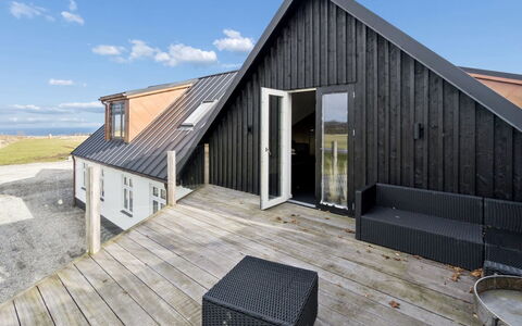 Strandulf - 1Km from the Sea: Möbel, Holz, Interior Design, Flooring, Fussboden, Stuhl, Zimmer, Decke, Wohnzimmer, Wohnung