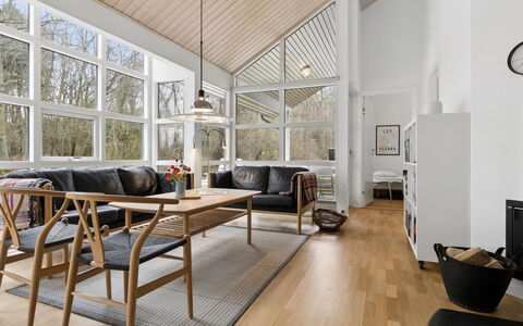 Aarre - 1Km from the Sea: Flooring, Interior Design, Holz, Decke, Möbel, Holzboden, Fussboden, Couch, Wohnzimmer, Beleuchtung