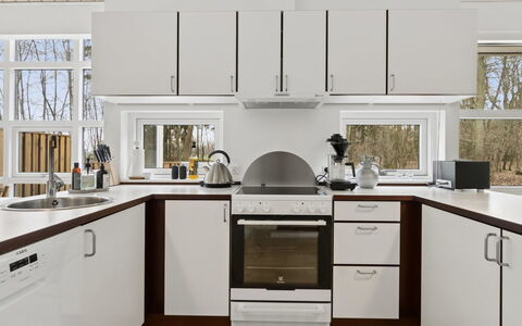 Aarre - 1Km from the Sea: Küche, Küchengerät, Flooring, Countertop, Interior Design, Major Appliance, Cabinetry, Möbel, Herd, Fussboden